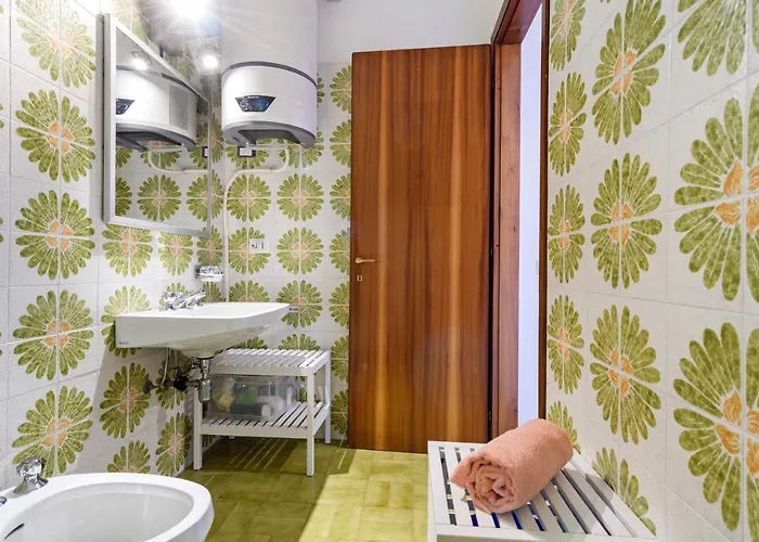 Guesthost - Center Apartments! * Como