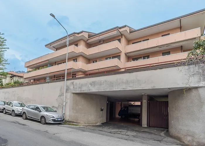 Guesthost - Center Apartments! Como