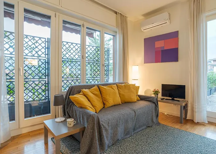 Guesthost - Center Apartments! Lägenhet Como