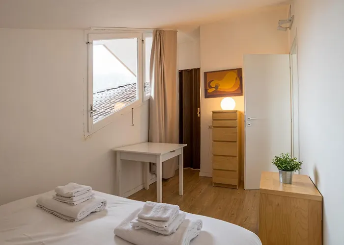 Guesthost - Center Apartments! * Como