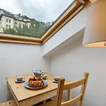 Guesthost - Center Apartments! Como